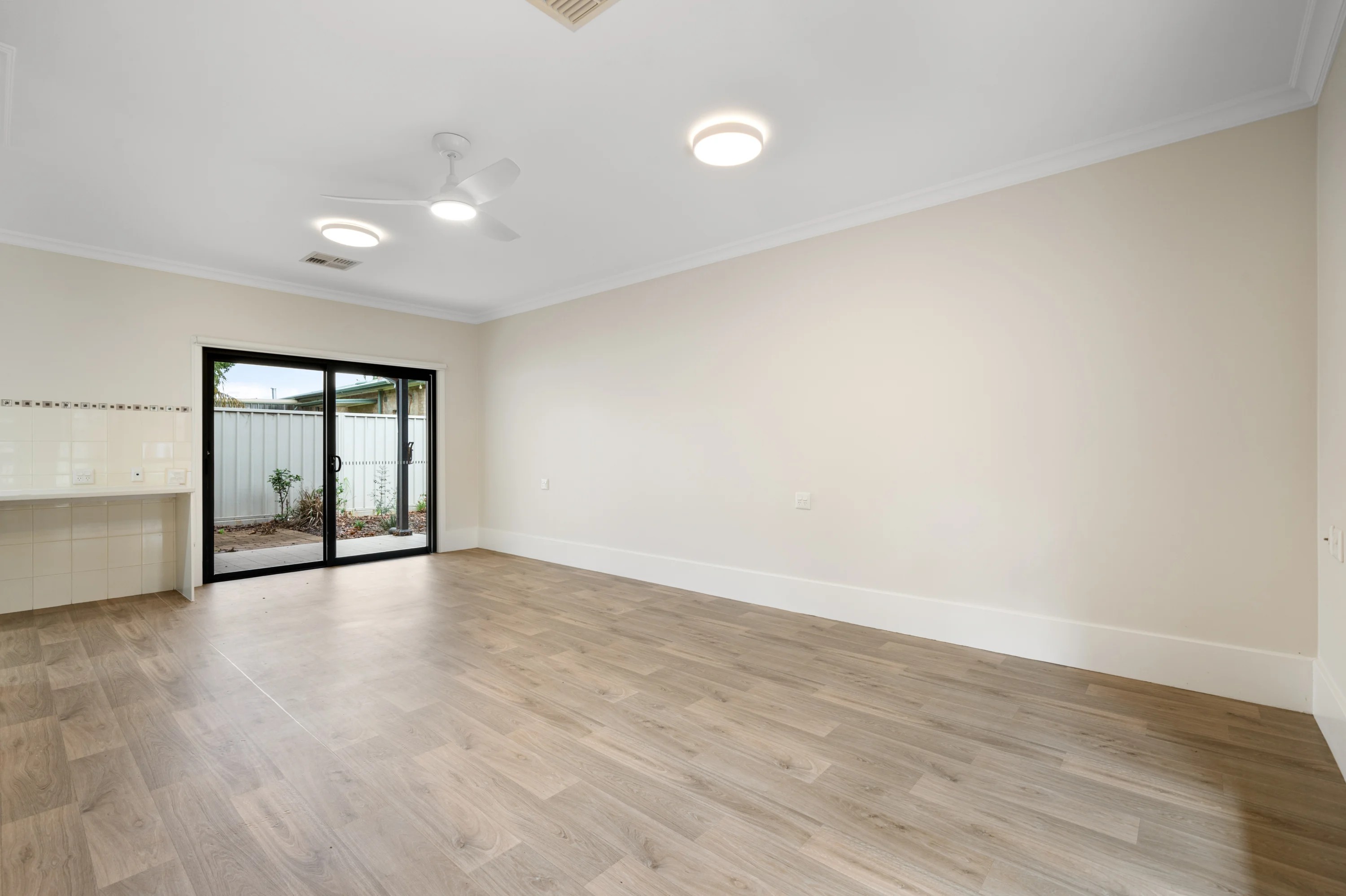 Single Occupancy Whole 2 Bedroom Villa in Elizabeth Grove — Home image 8
