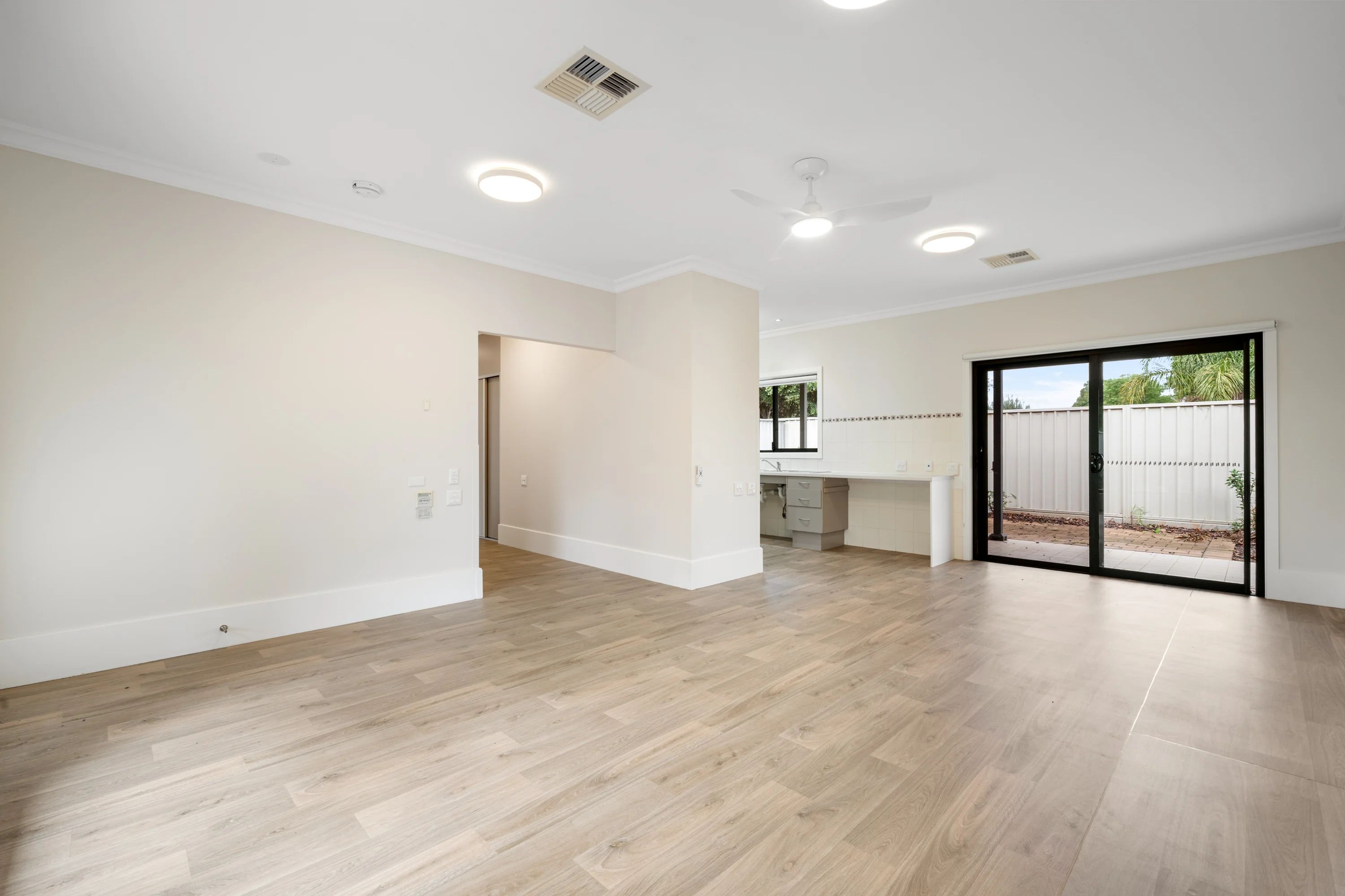 Single Occupancy Whole 2 Bedroom Villa in Elizabeth Grove — Home image 9