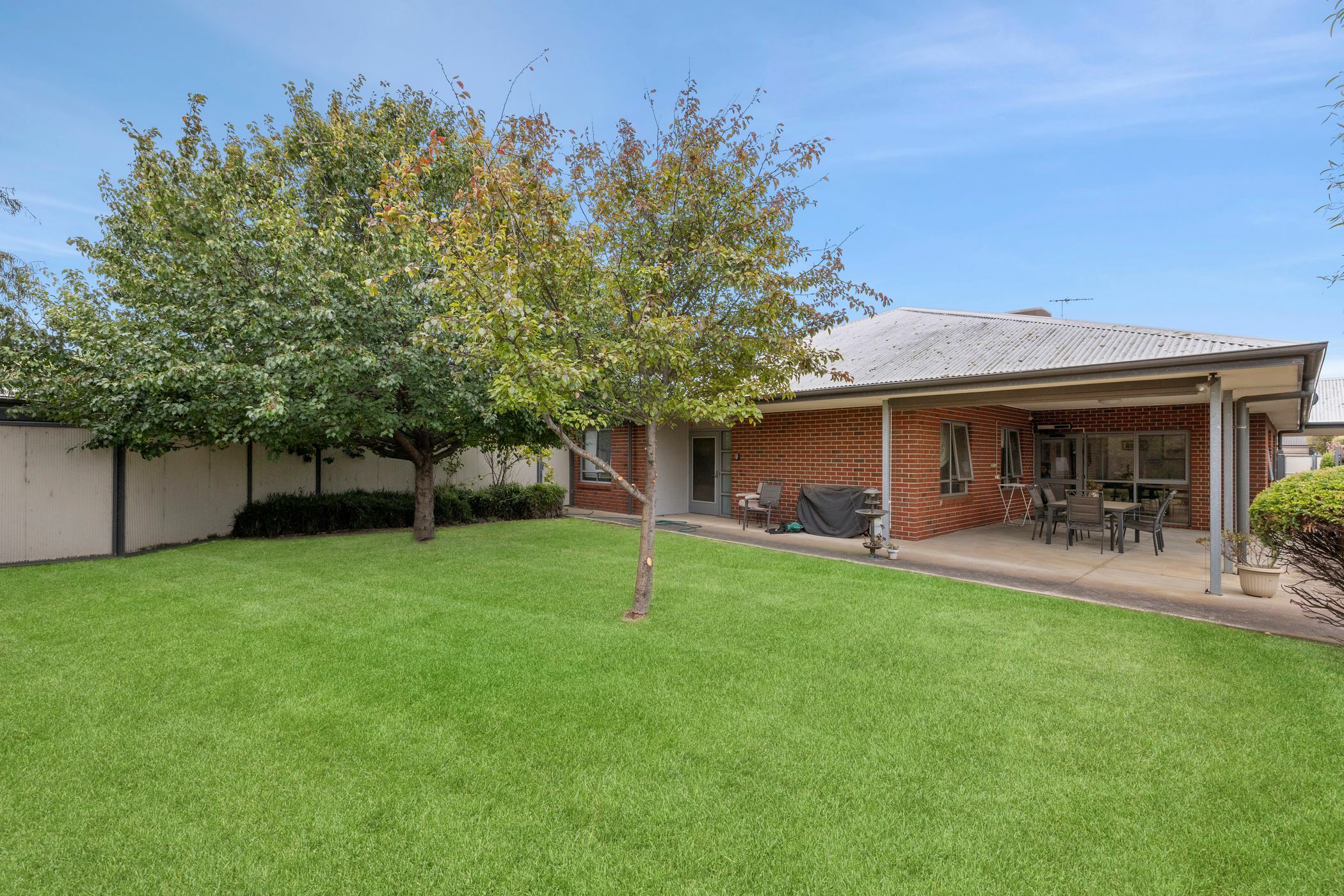Enjoy living in a relaxed ,spacious home close to all amenities. — Home image 11