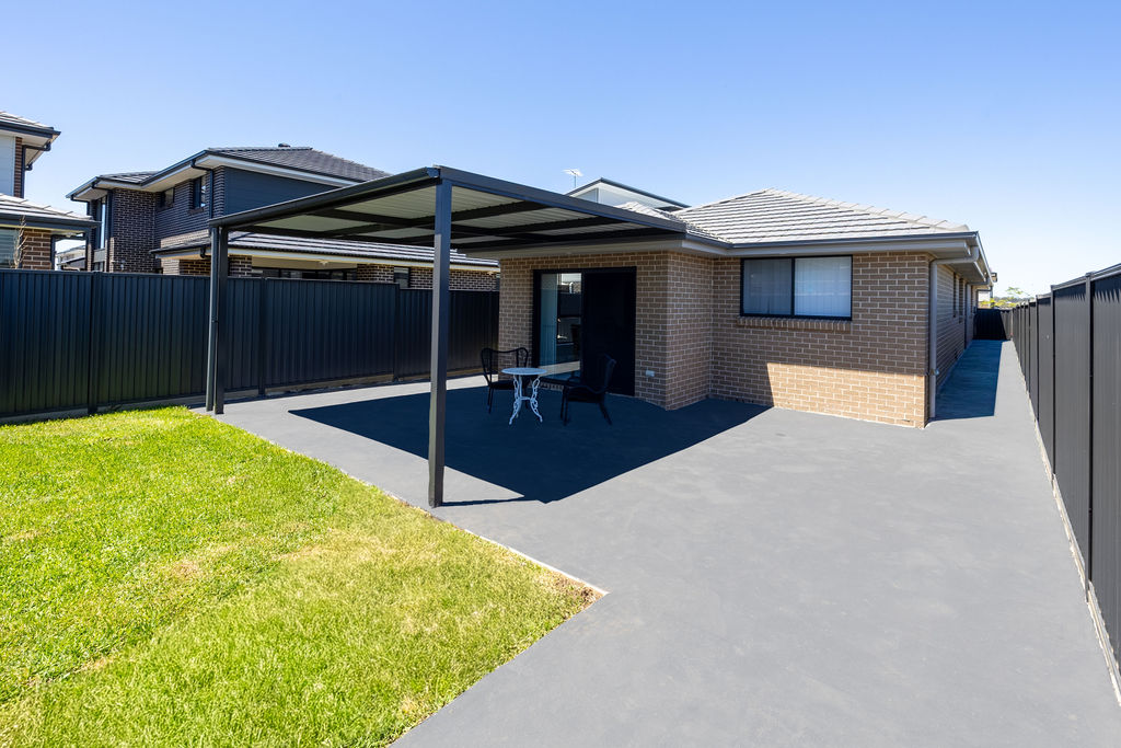 Fabulous home, close to community and amenities in Austral (SIL) — Home image 4