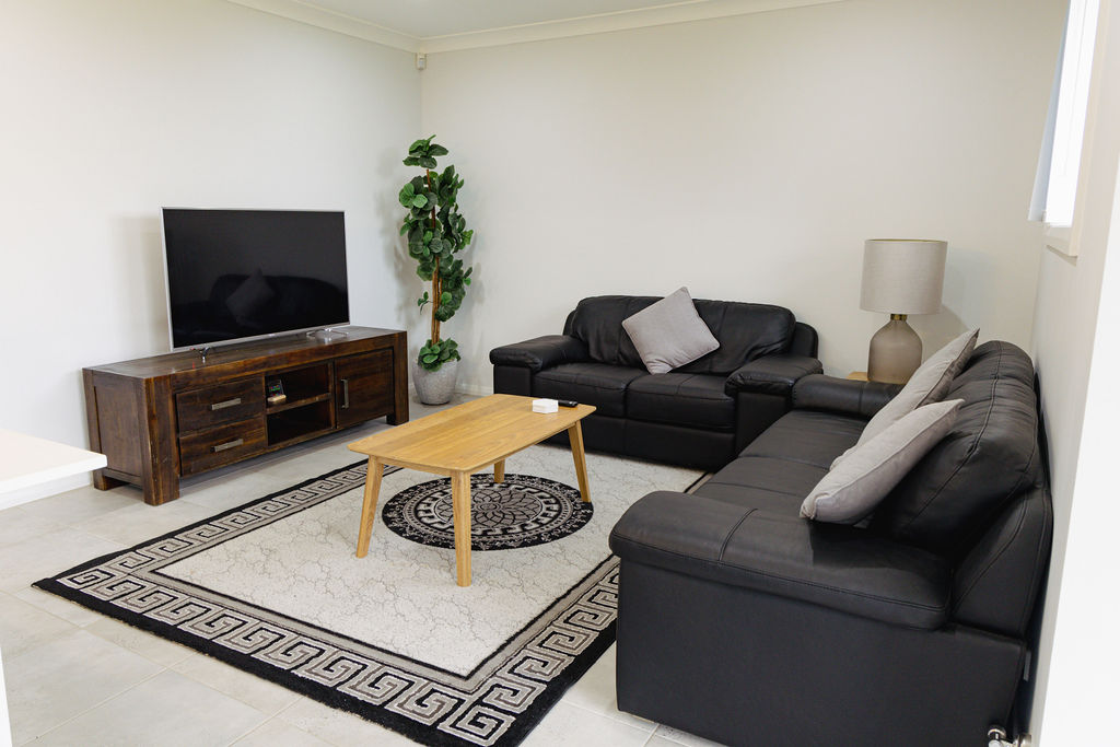 Fabulous home, close to community and amenities in Austral (SIL) — Home image 12