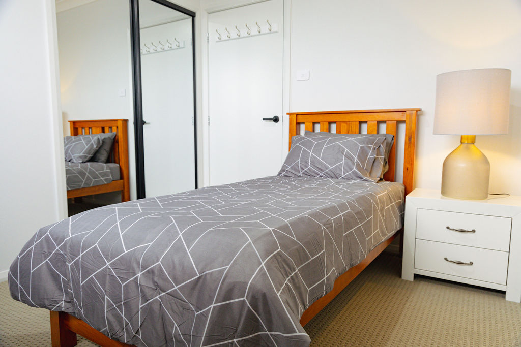 Fabulous home, close to community and amenities in Austral (SIL) — Home image 2