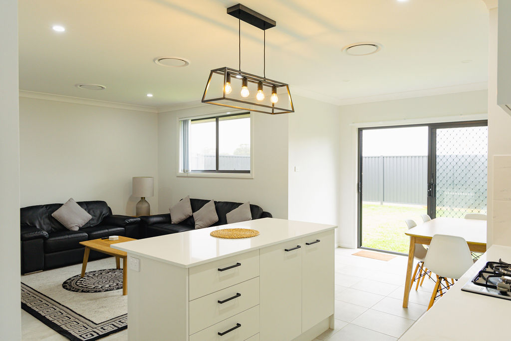 Fabulous home, close to community and amenities in Austral (SIL) — Home image 4