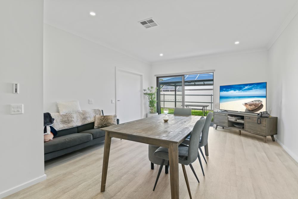 Find Quiet Independence and Coastal Comfort in Port Noarlunga — Home image 3