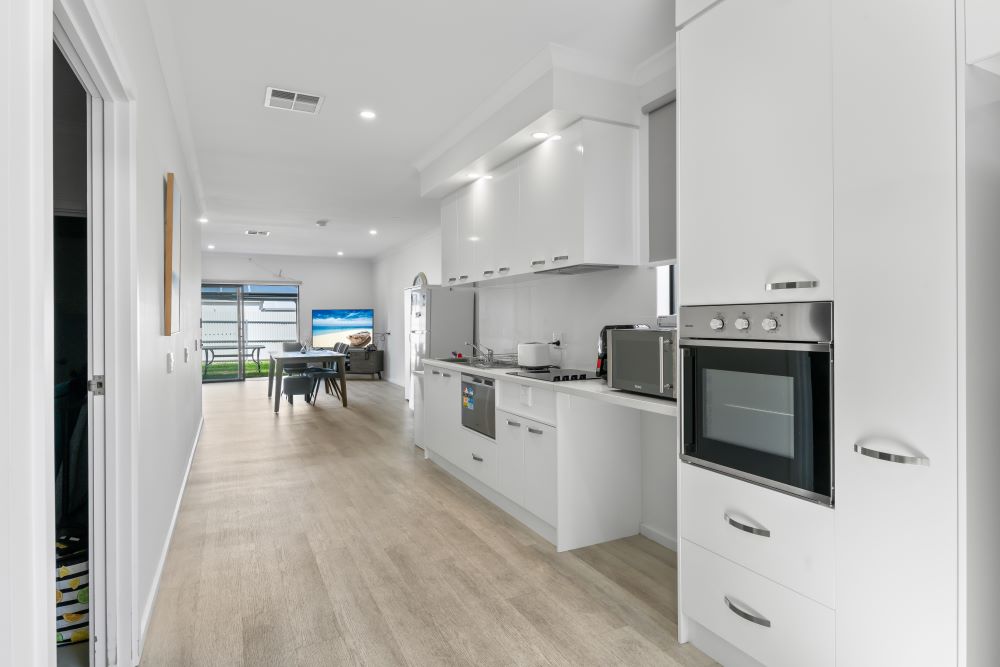Find Quiet Independence and Coastal Comfort in Port Noarlunga — Home image 5