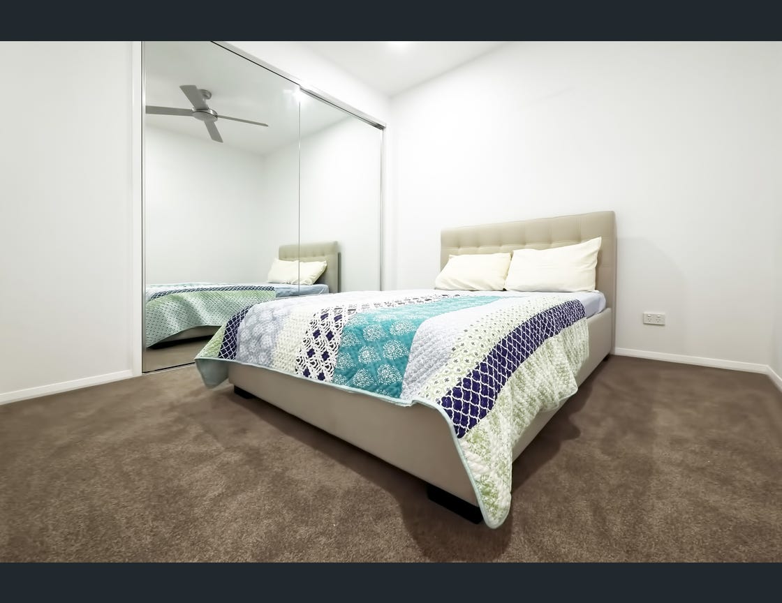 Modern Spacious 2 Bedroom 2 Bathroom Apartment in Yeerongpilly — Home image 5
