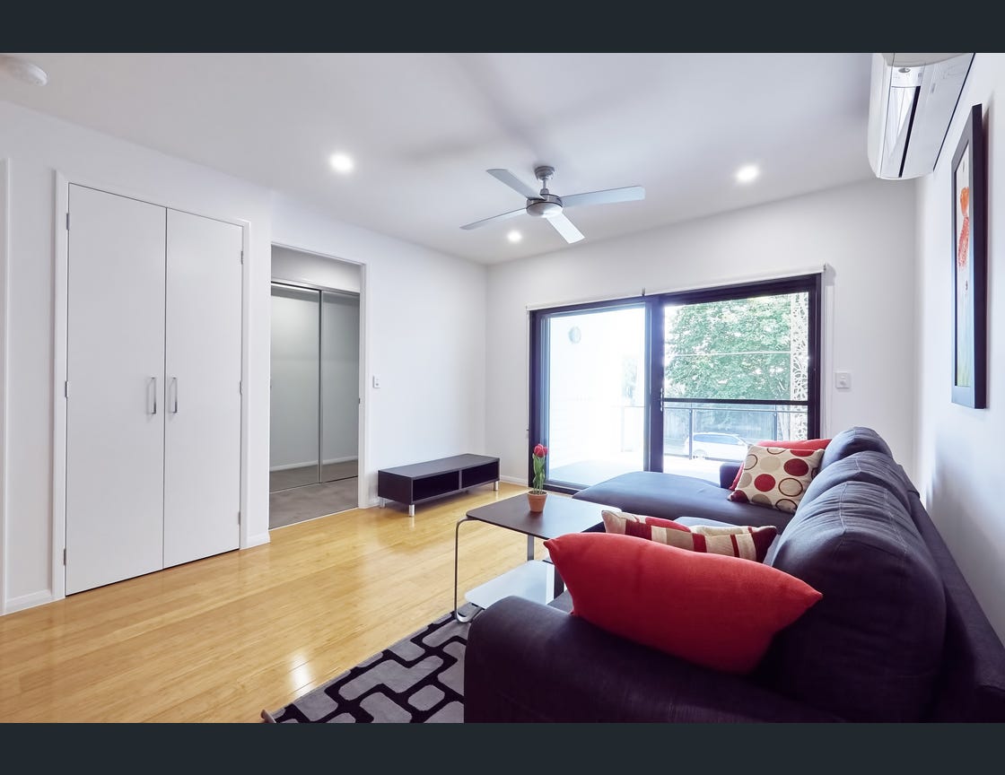 Modern Spacious 2 Bedroom 2 Bathroom Apartment in Yeerongpilly — Home image 7
