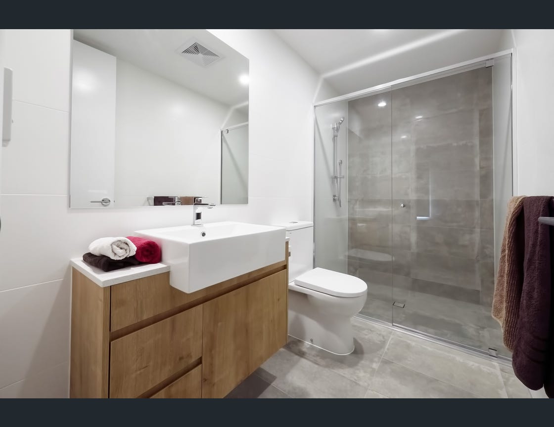 Modern Spacious 2 Bedroom 2 Bathroom Apartment in Yeerongpilly — Home image 8