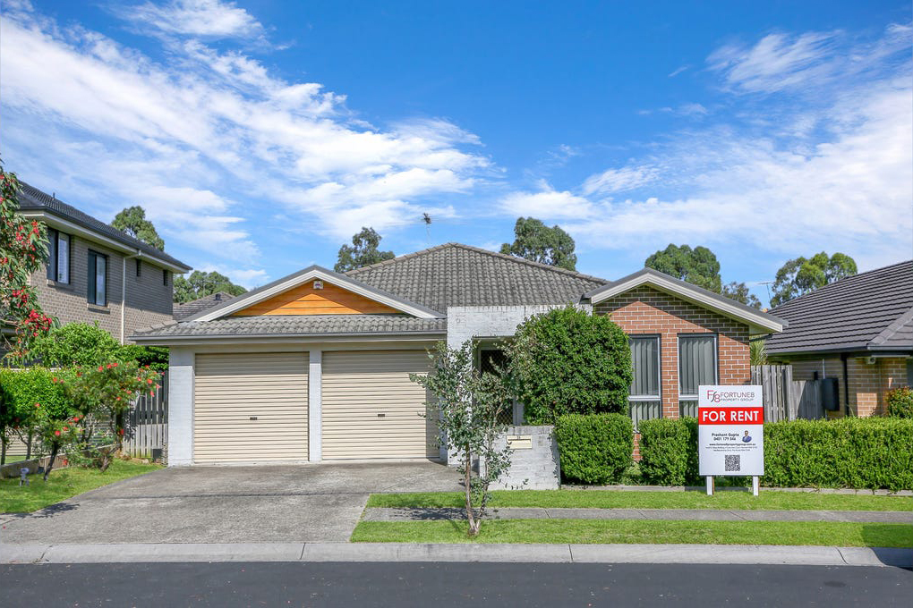 Warm & Welcoming 4-bedroom SIL home in The Ponds — Home image 5