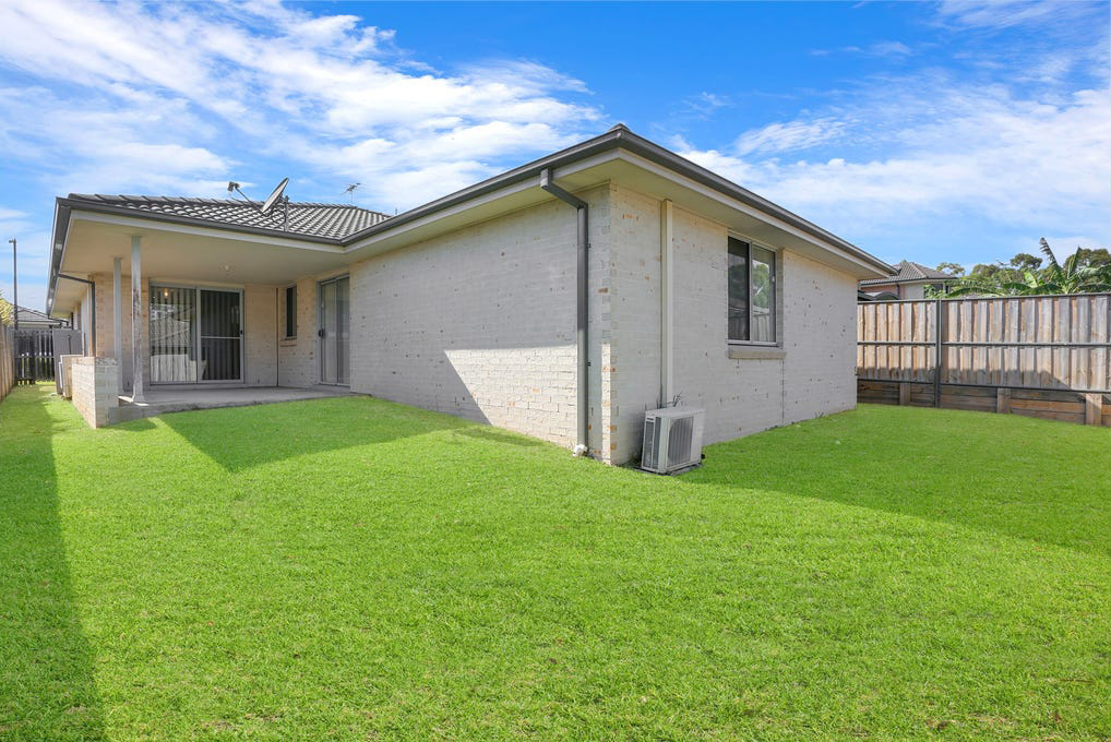 Warm & Welcoming 4-bedroom SIL home in The Ponds — Home image 2