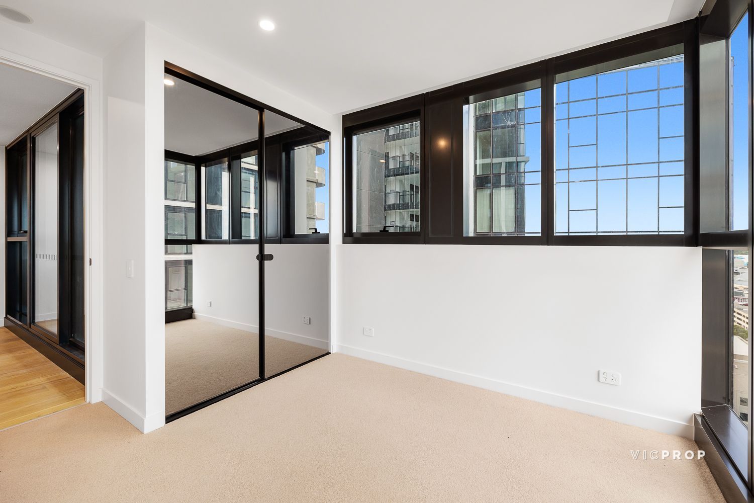 Modern 2 Bedroom SIL Apartment at Box Hill — Home image 3