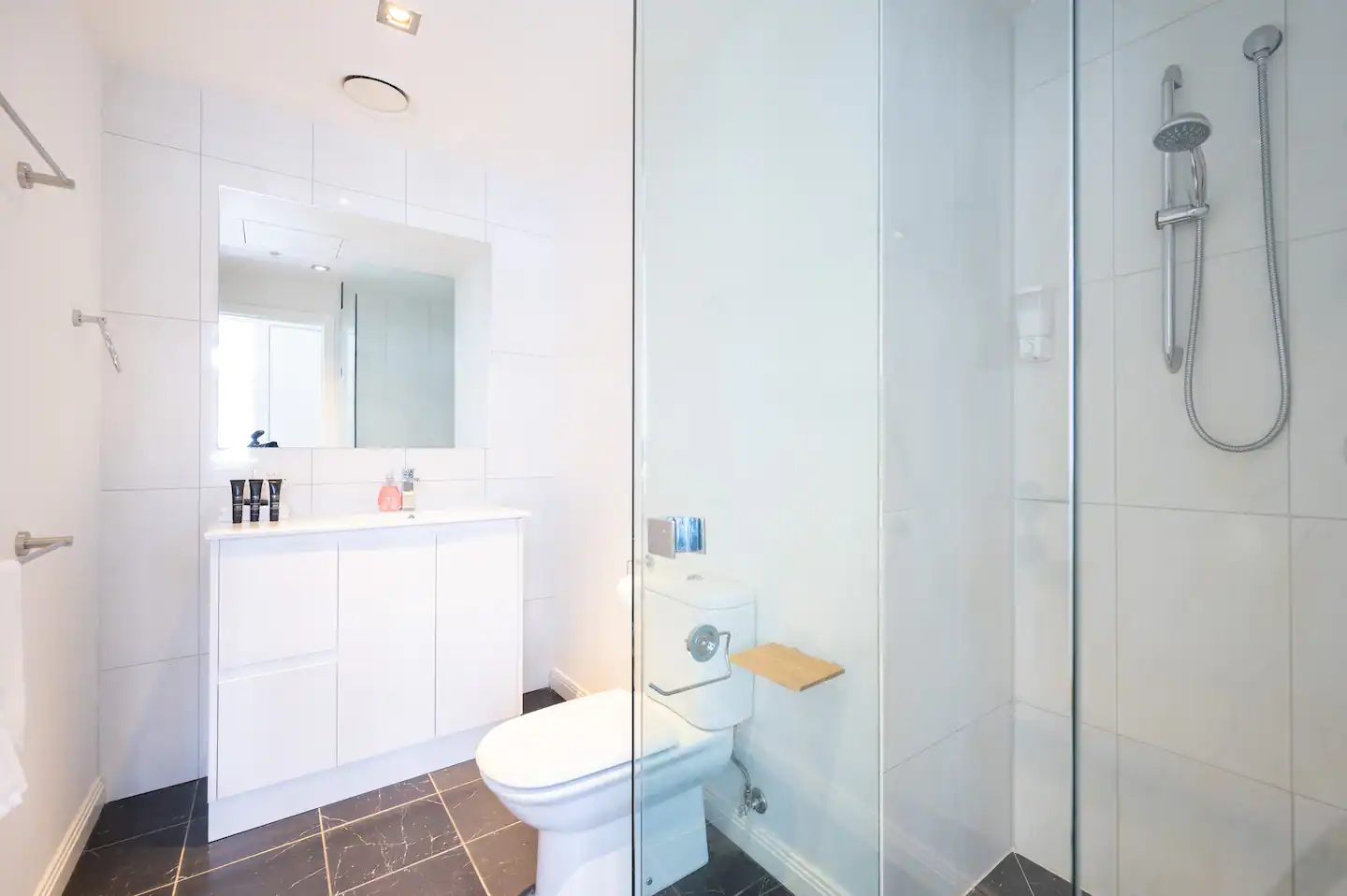 Accessible Accommodation in Melbourne CBD - Available now for MTA/STA — Home image 5