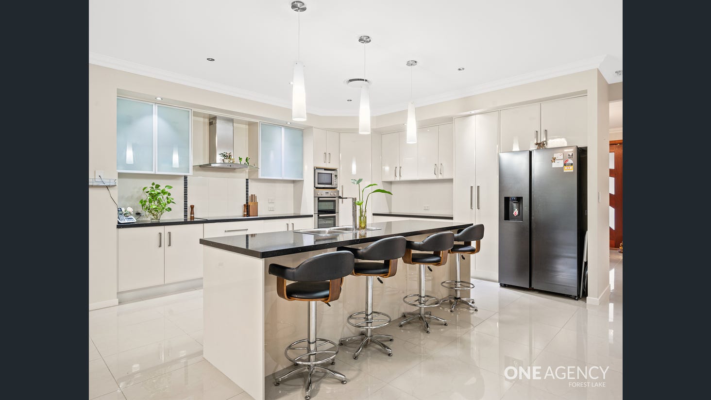 IMMACULATE SIL HOUSE AVAILABLE — Home image 5