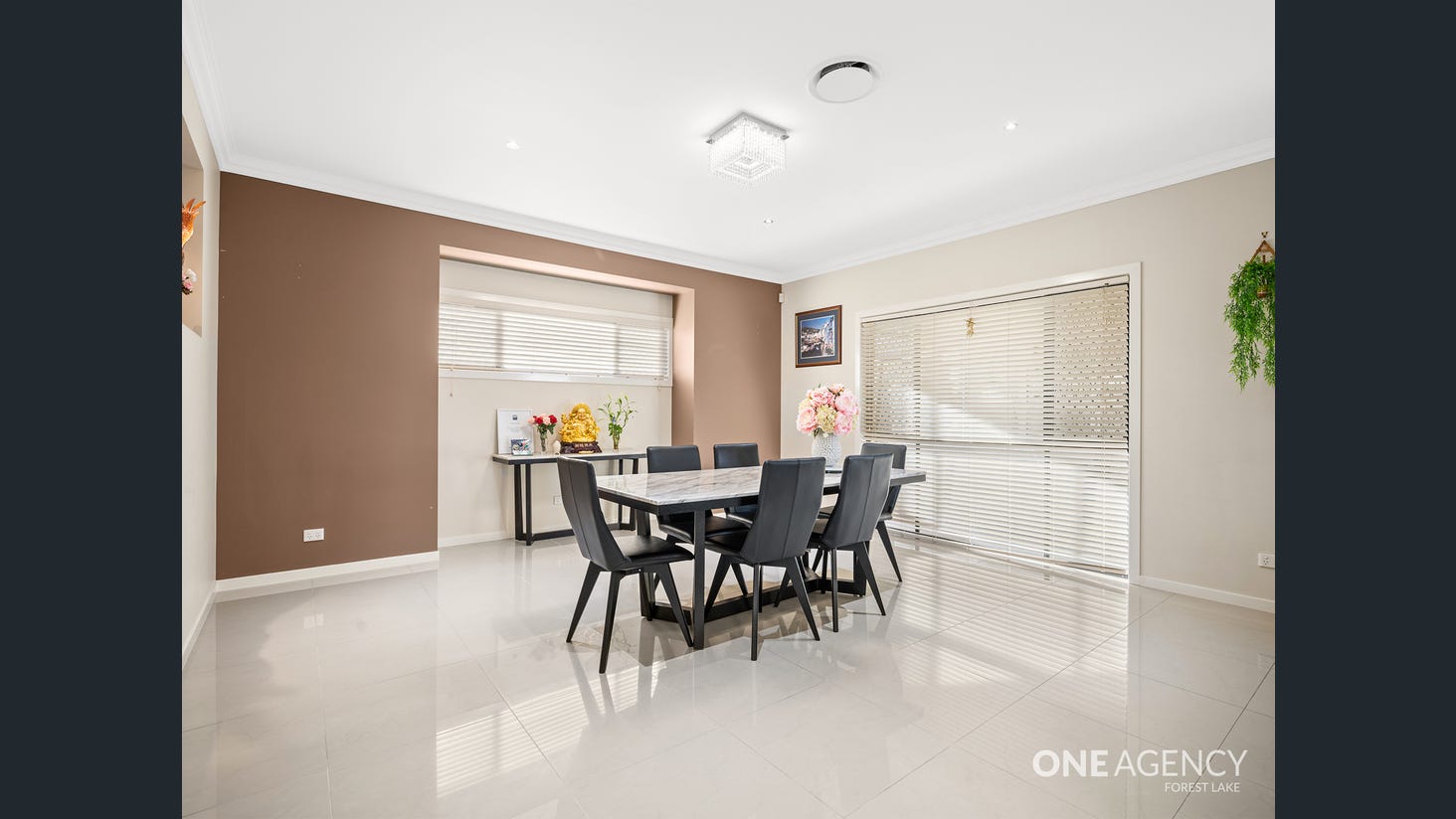 IMMACULATE SIL HOUSE AVAILABLE — Home image 6