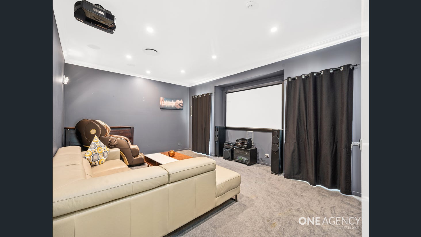 IMMACULATE SIL HOUSE AVAILABLE — Home image 12