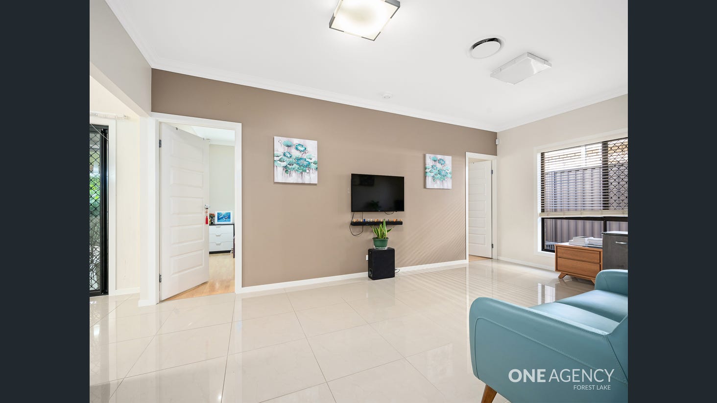 IMMACULATE SIL HOUSE AVAILABLE — Home image 15