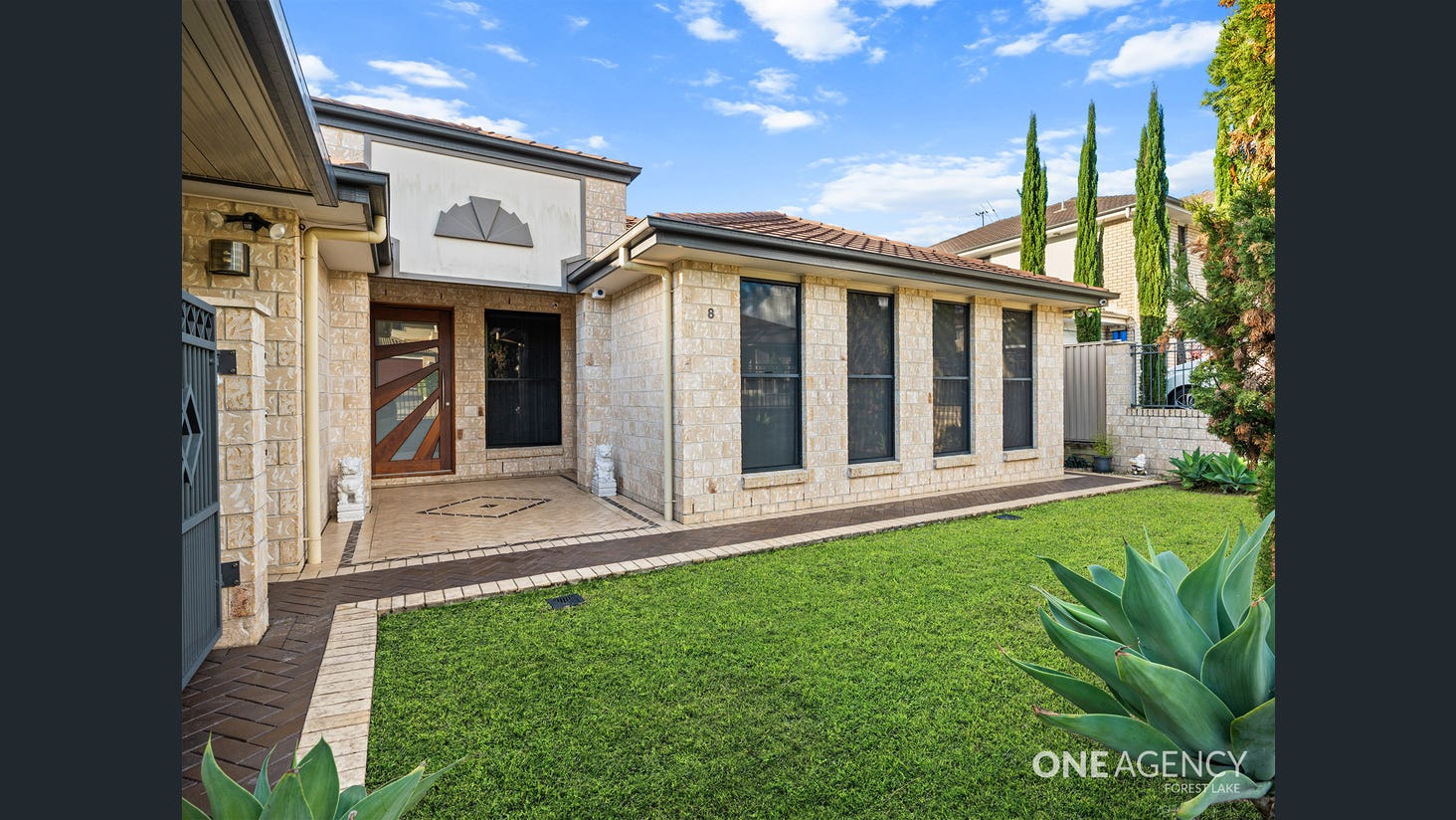 IMMACULATE SIL HOUSE AVAILABLE — Home image 20