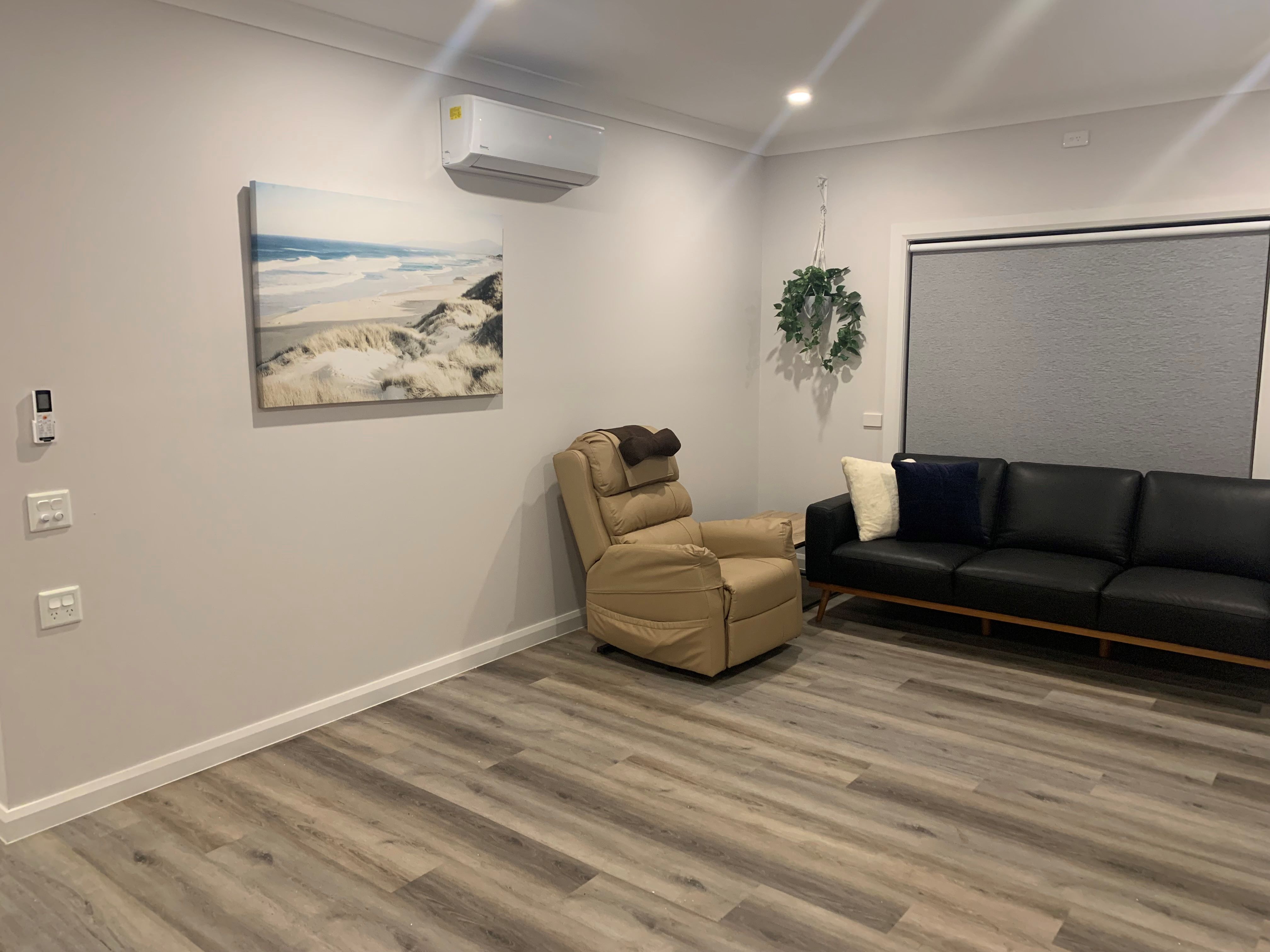 Avail. Now - HPS/FA vacancies for males, huge bedrooms and ensuites — Home image 3