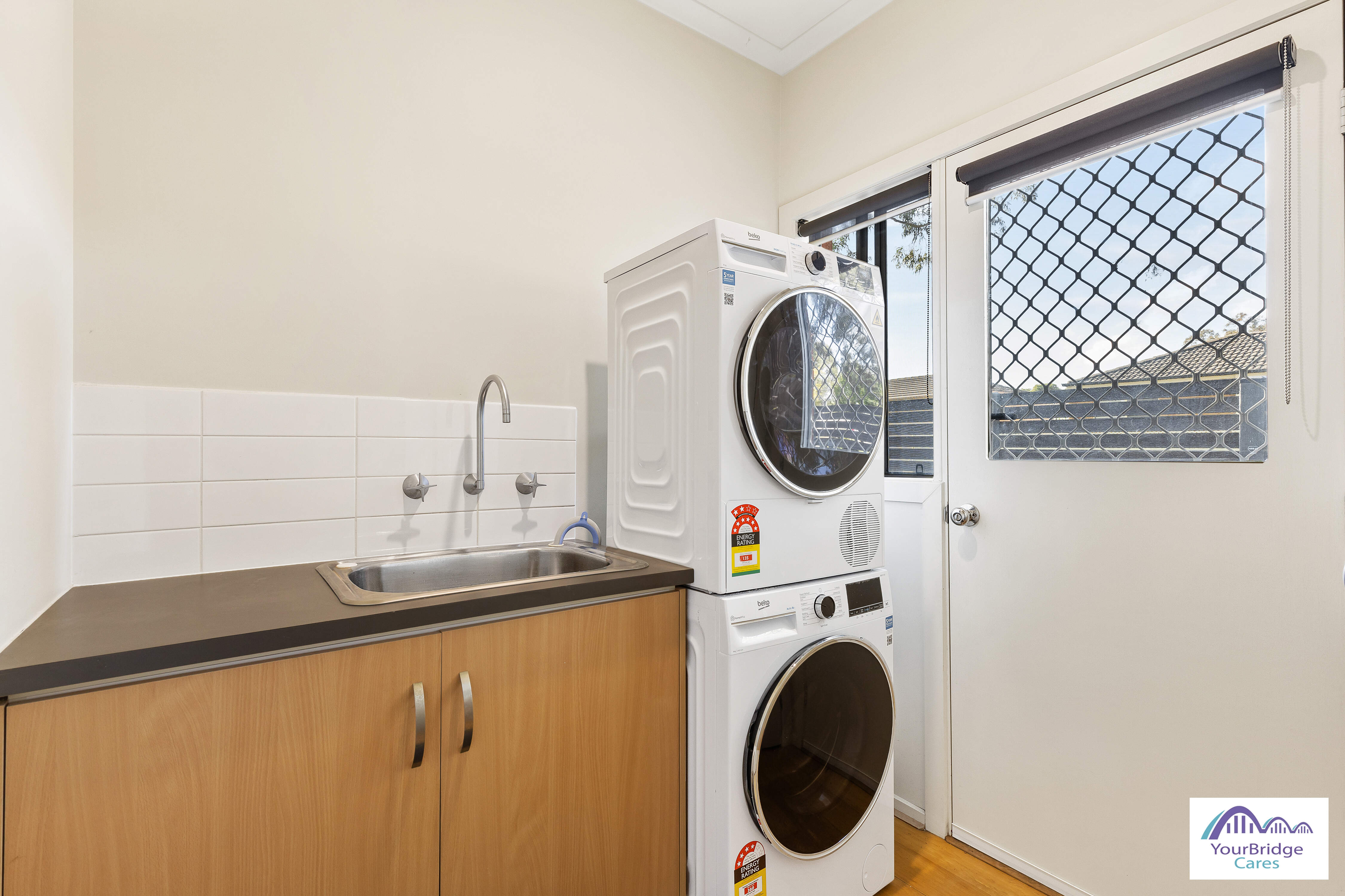 A lovely SIL / STA / MTA Accommodation in Cranbourne East, Victoria — Home image 15