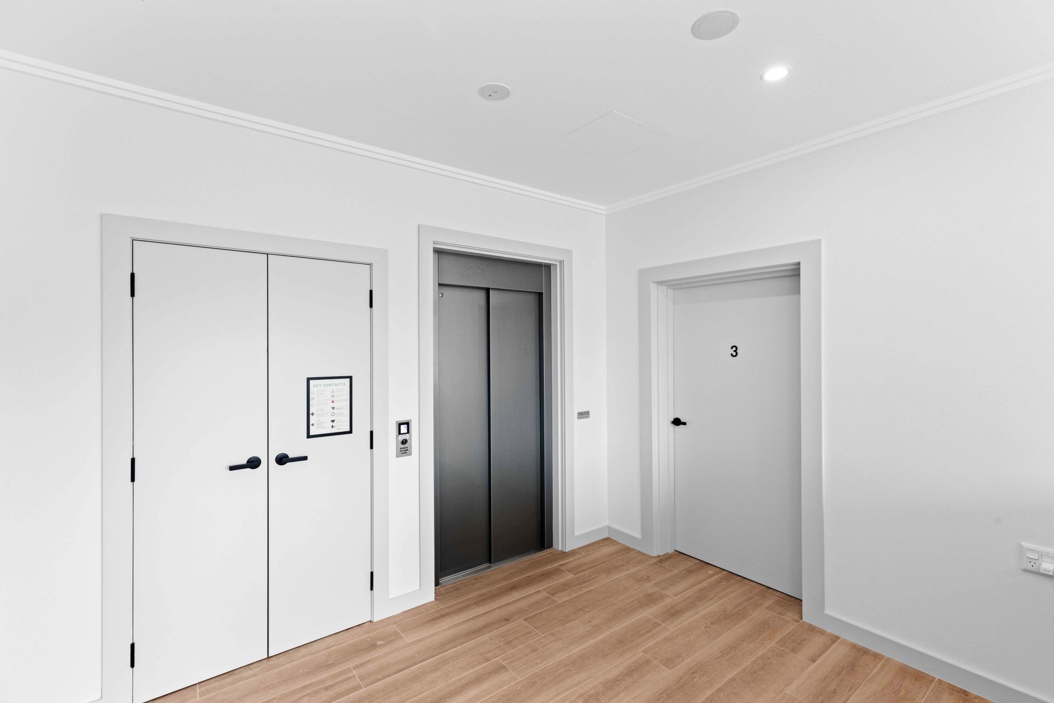 One Bedroom with Study HPS Apartment - Banora Point — Home image 5