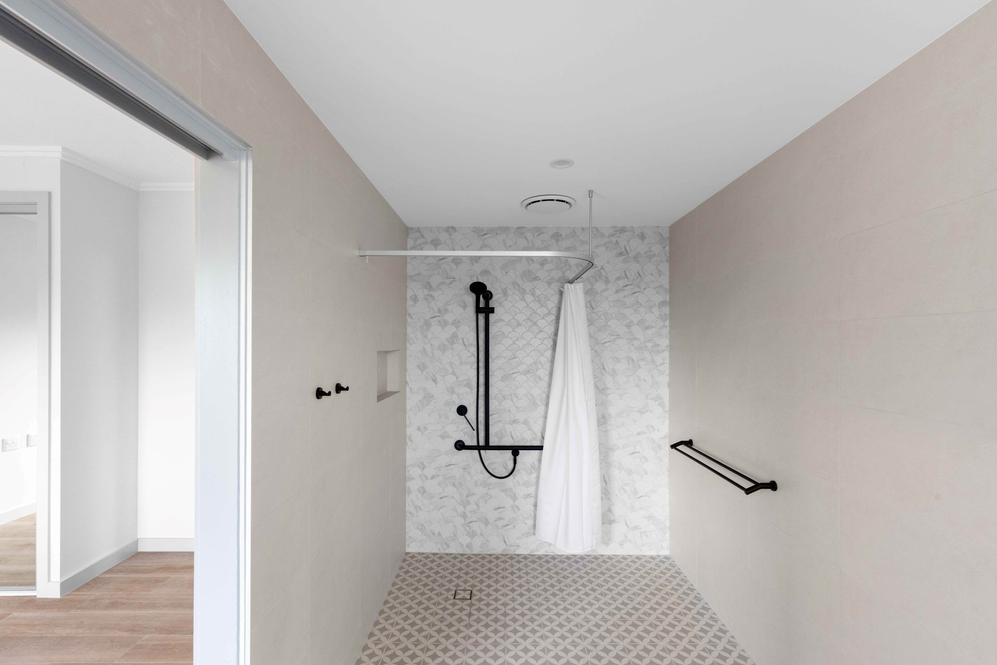 One Bedroom with Study HPS Apartment - Banora Point — Home image 6