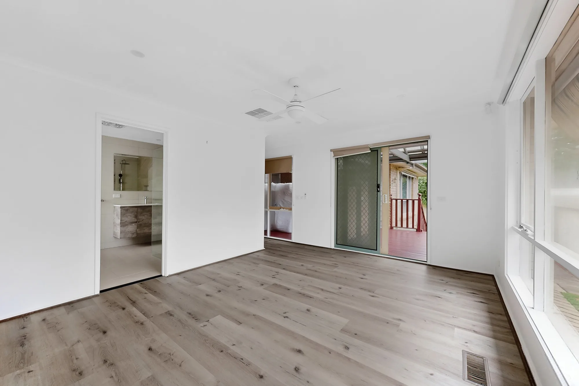 Beautiful Accessible SIL Home in Croydon - MTA Available — Home image 4