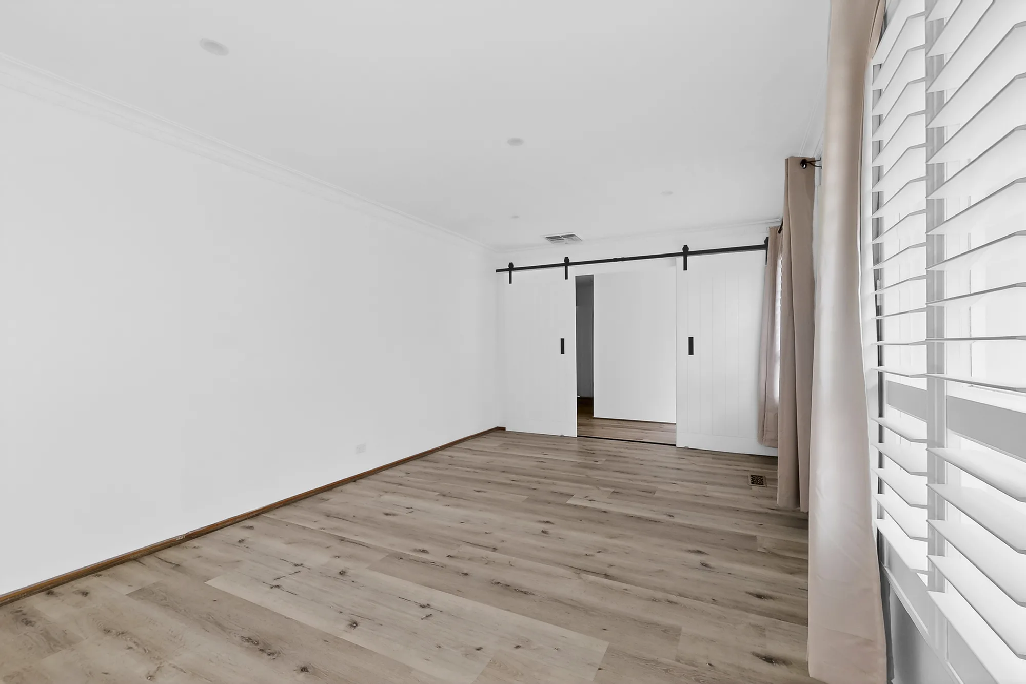 Beautiful Accessible SIL Home in Croydon - MTA Available — Home image 9