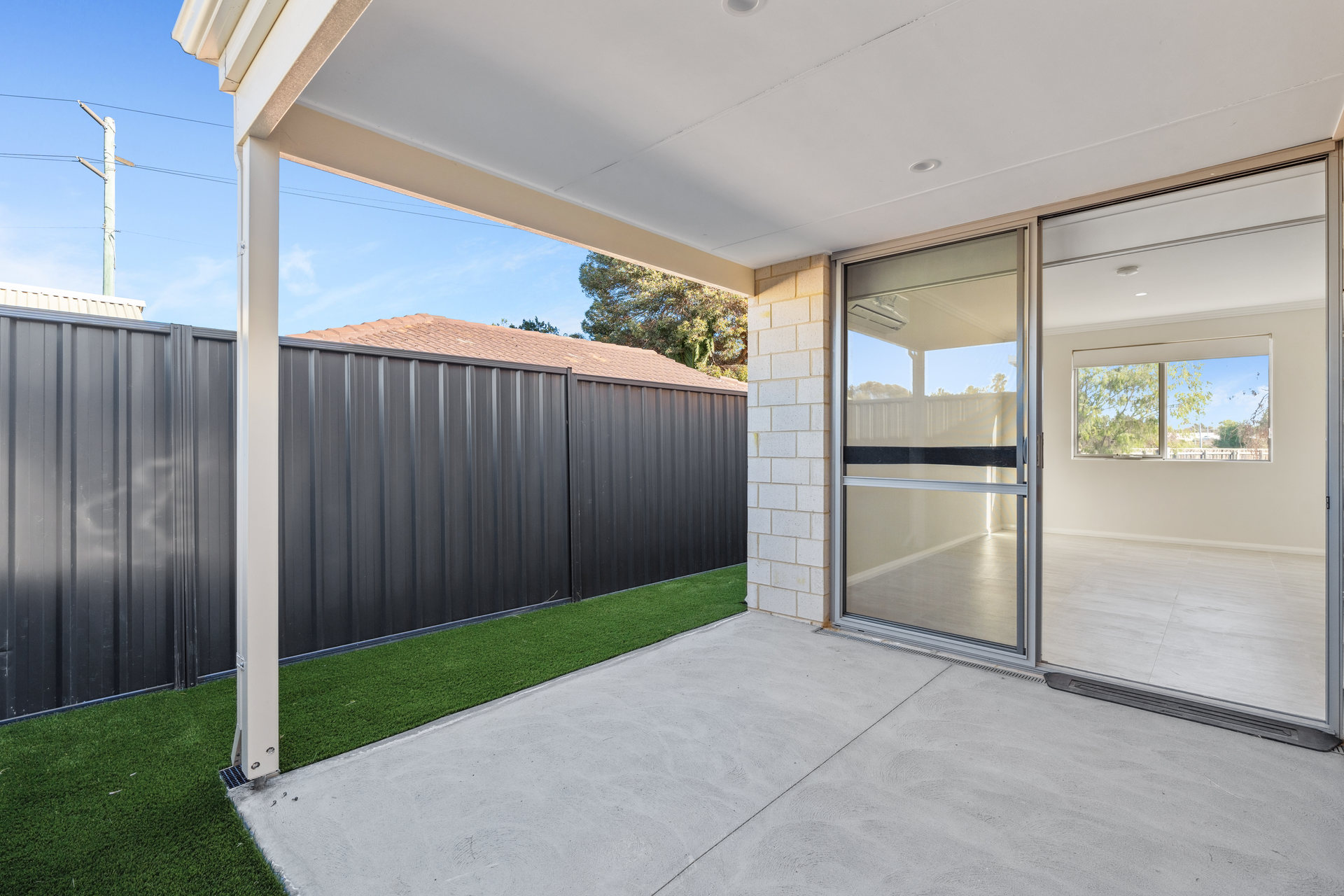 Street Front Improved Liveability Villa close to train station — Home image 13