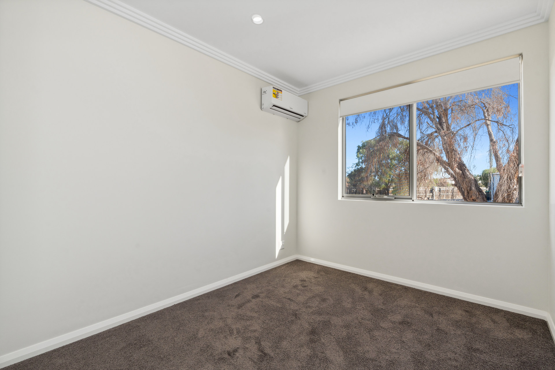 Street Front Improved Liveability Villa close to train station — Home image 5