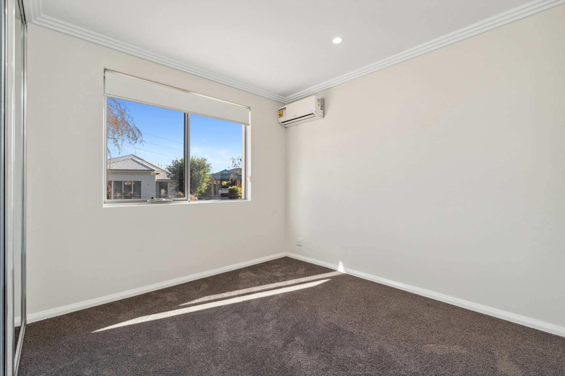 Street Front Improved Liveability Villa close to train station — Home image 7