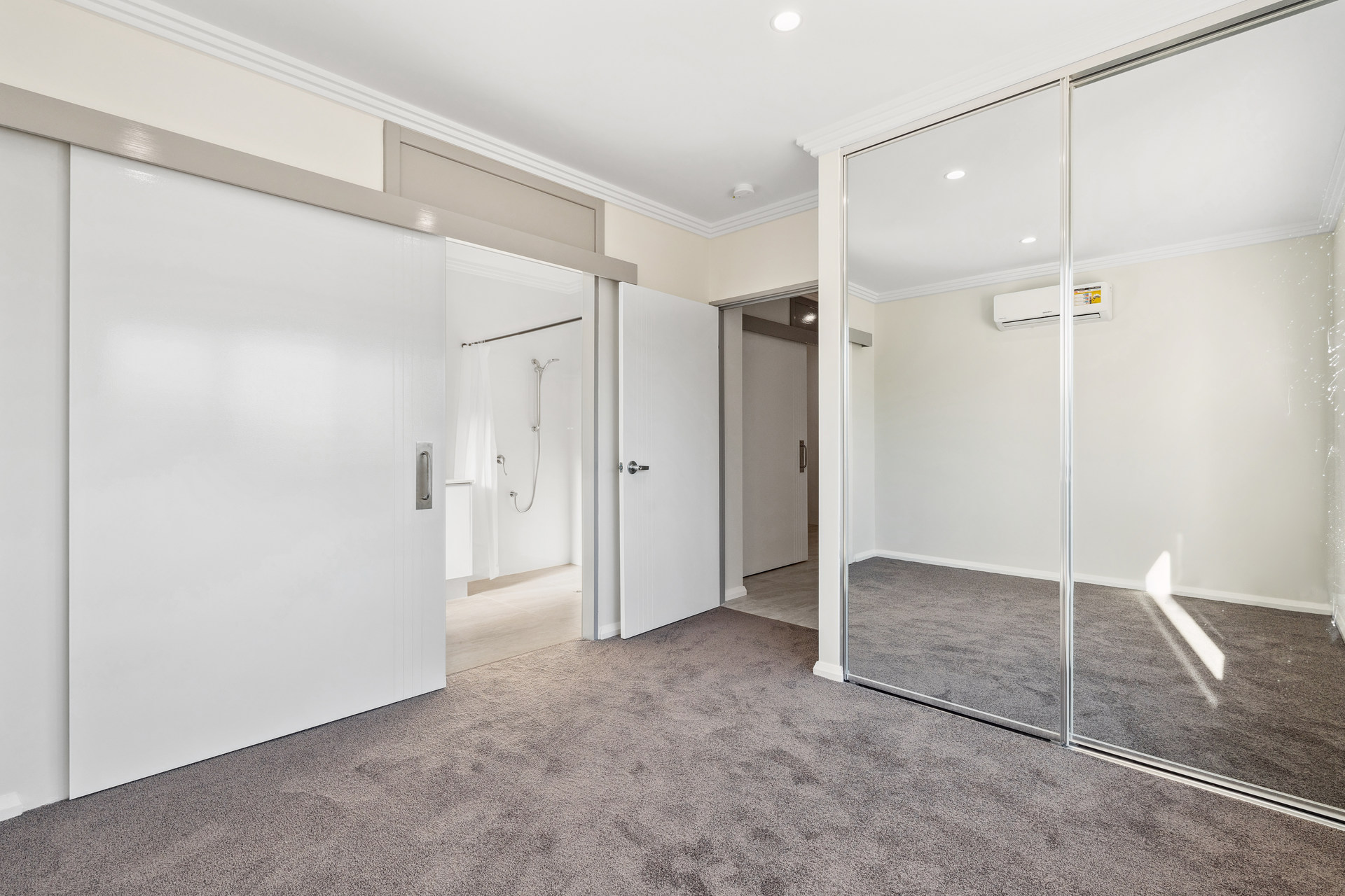 Street Front Improved Liveability Villa close to train station — Home image 8
