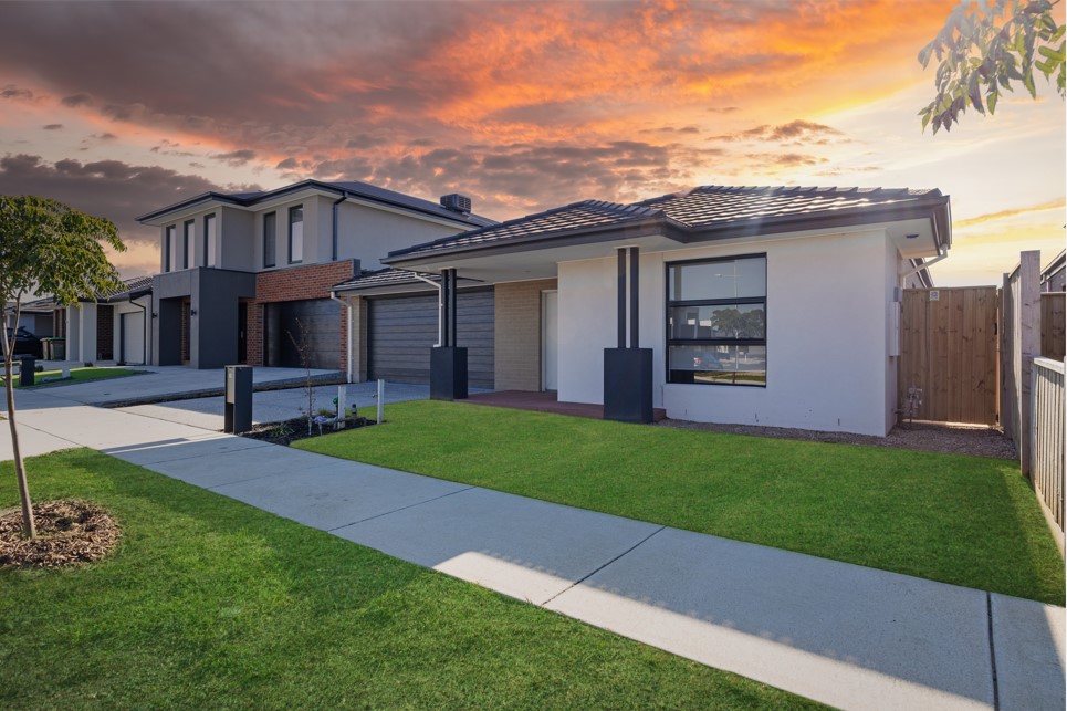 19 Stingray St, Armstrong Creek - A Beautiful Modern Home — Home image 2