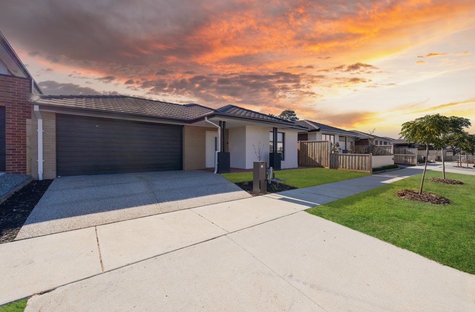 19 Stingray St, Armstrong Creek - A Beautiful Modern Home — Home image 3