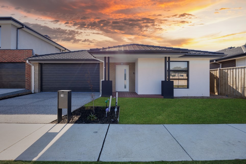 19 Stingray St, Armstrong Creek - A Beautiful Modern Home — Home image 4