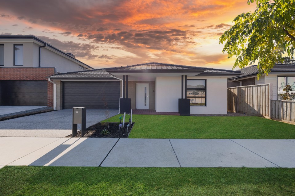 19 Stingray St, Armstrong Creek - A Beautiful Modern Home — Home image 5