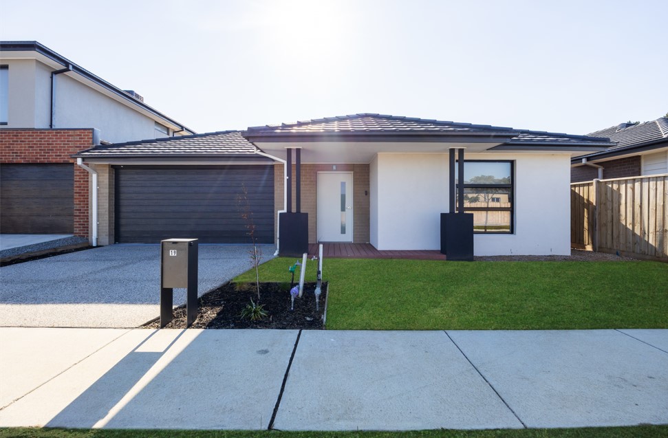 19 Stingray St, Armstrong Creek - A Beautiful Modern Home — Home image 6