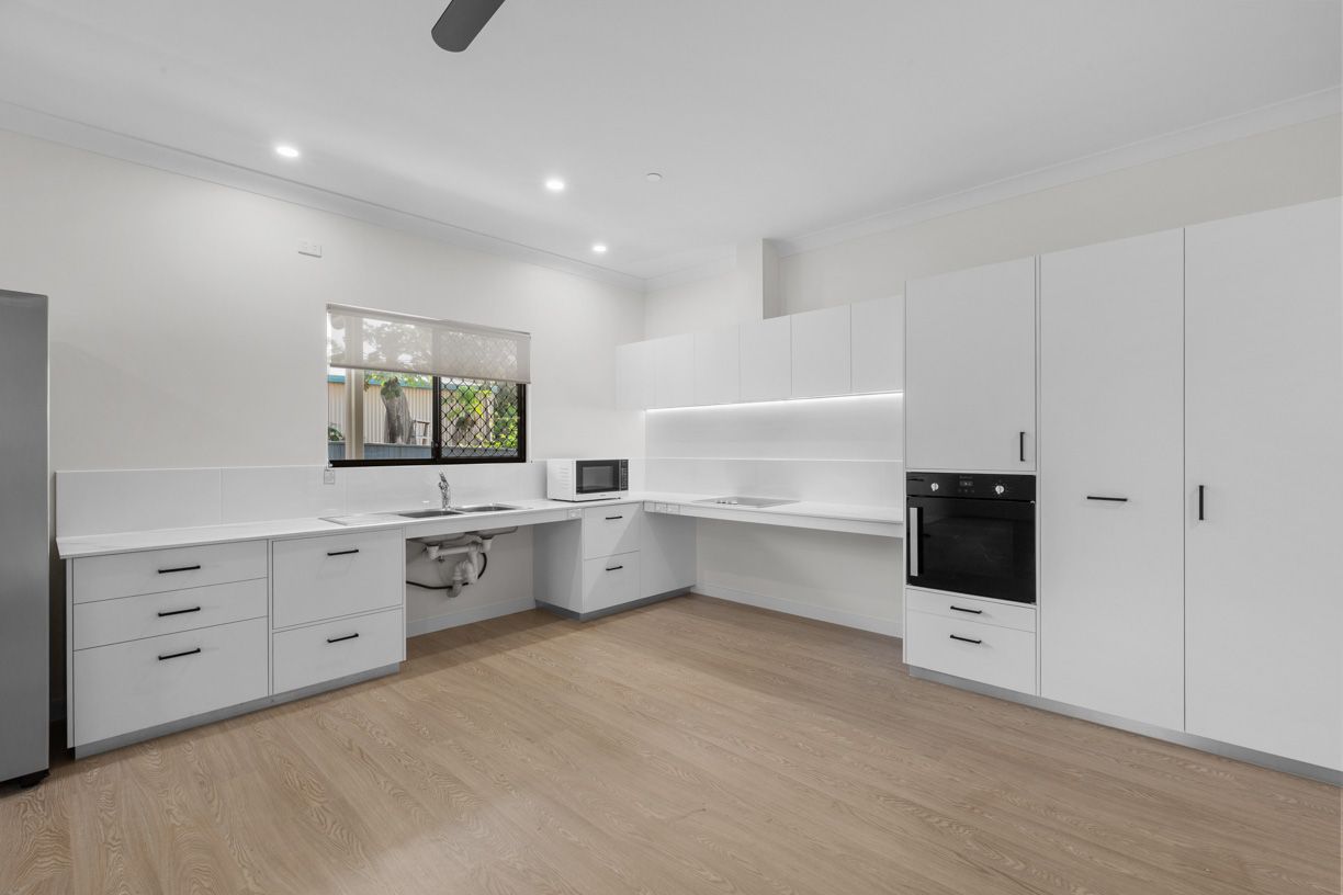 3-bed House close to main st of Atherton - (HPS) SDA — Home image 3