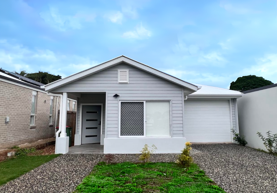 Female SIL/SDA in Redland Bay — Home image 4