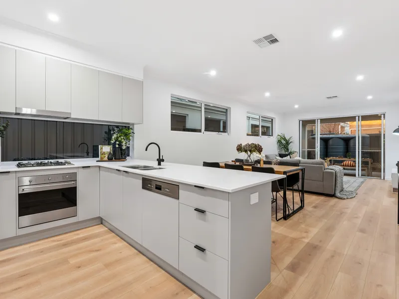Modern Home in Blair Athol - SIL OR MTA Available — Home image 2
