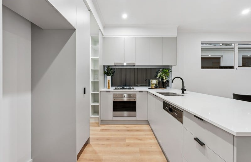Modern Home in Blair Athol - SIL OR MTA Available — Home image 3