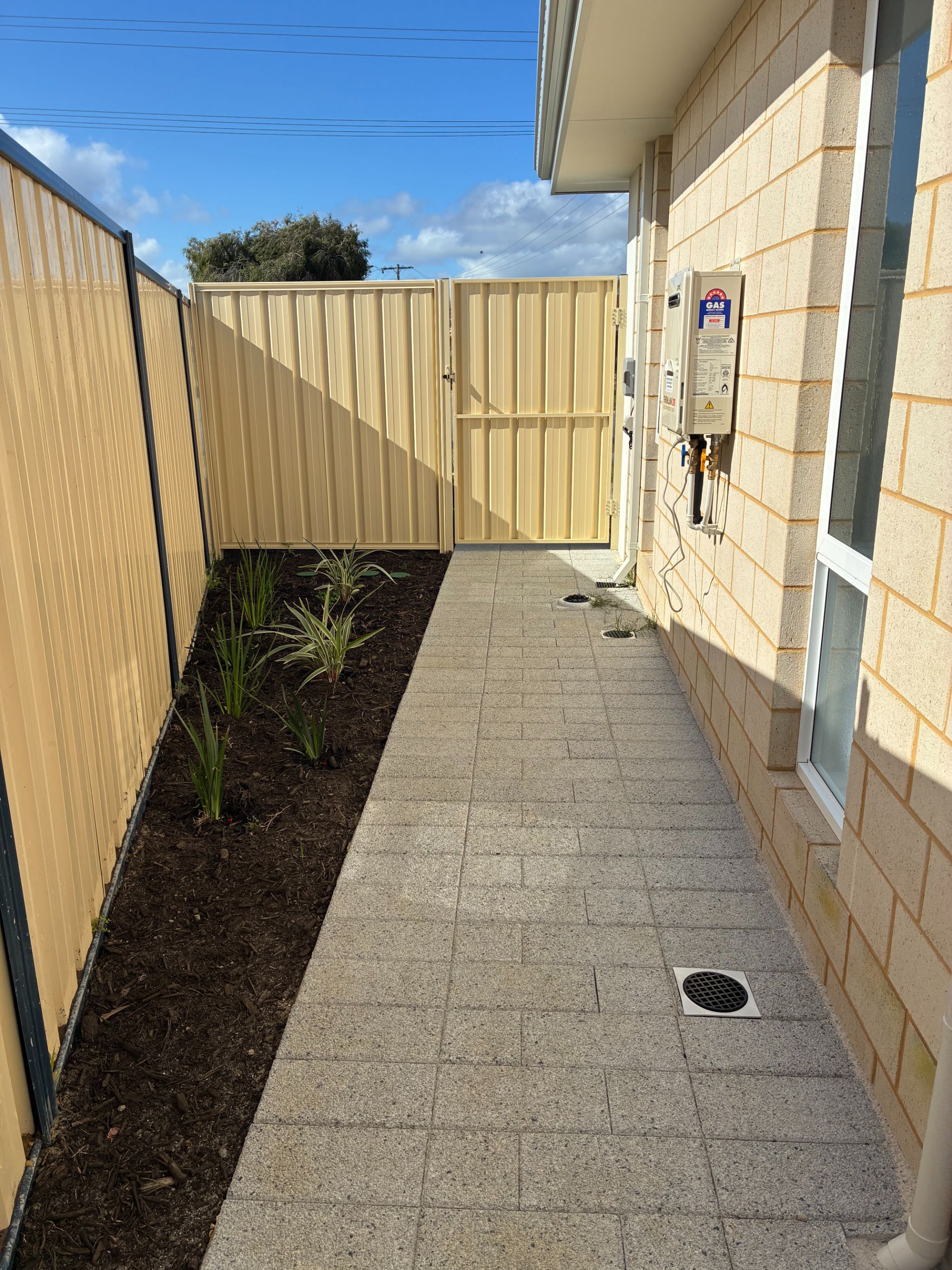 Cooloongup - 3 Bed SDA Villa Home - Improved Livability — Home image 2