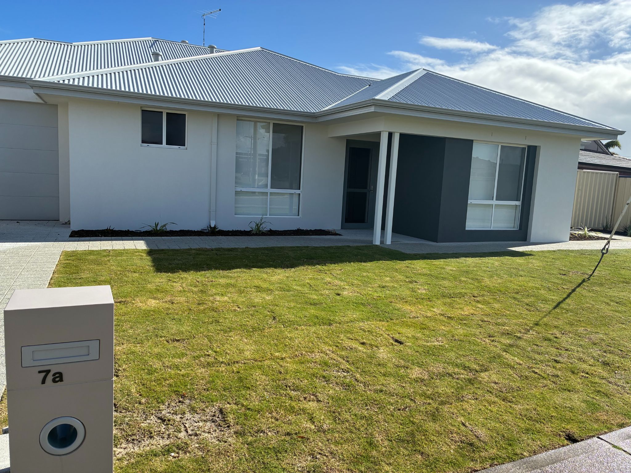 Cooloongup - 3 Bed SDA Villa Home - Improved Livability — Home image 4