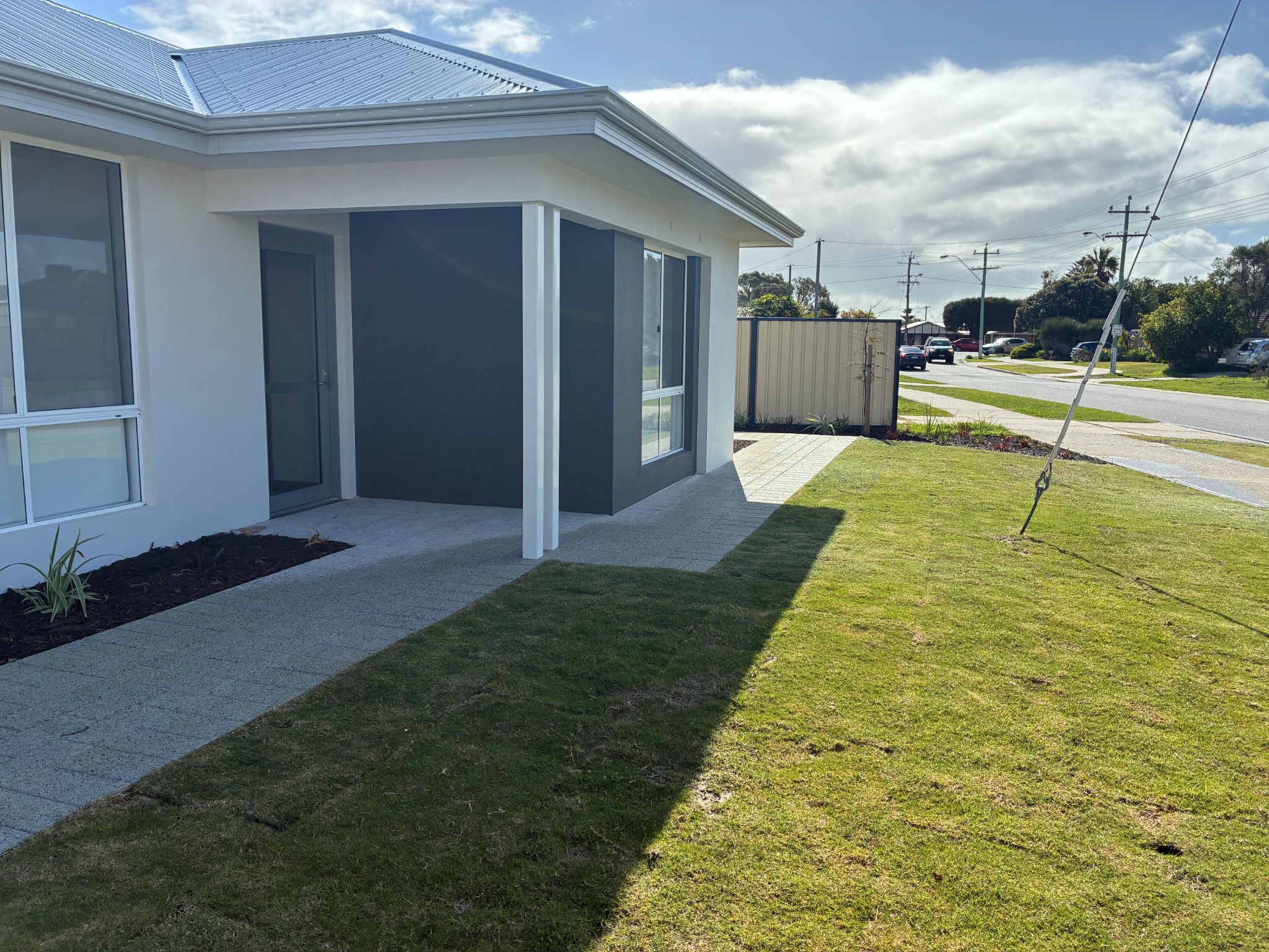Cooloongup - 3 Bed SDA Villa Home - Improved Livability — Home image 5