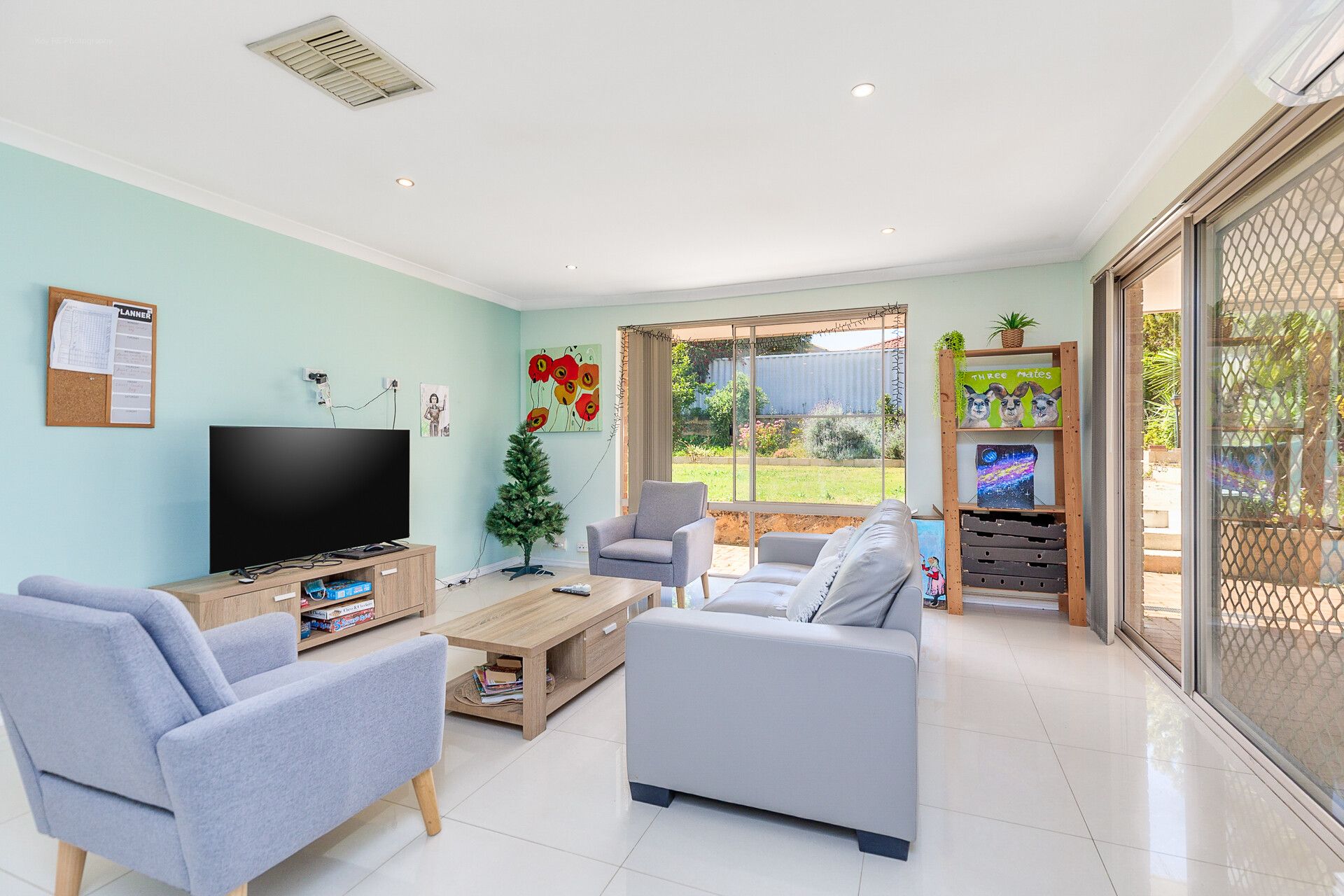 Cosy home with big backyard in Clarkson — Home image 2