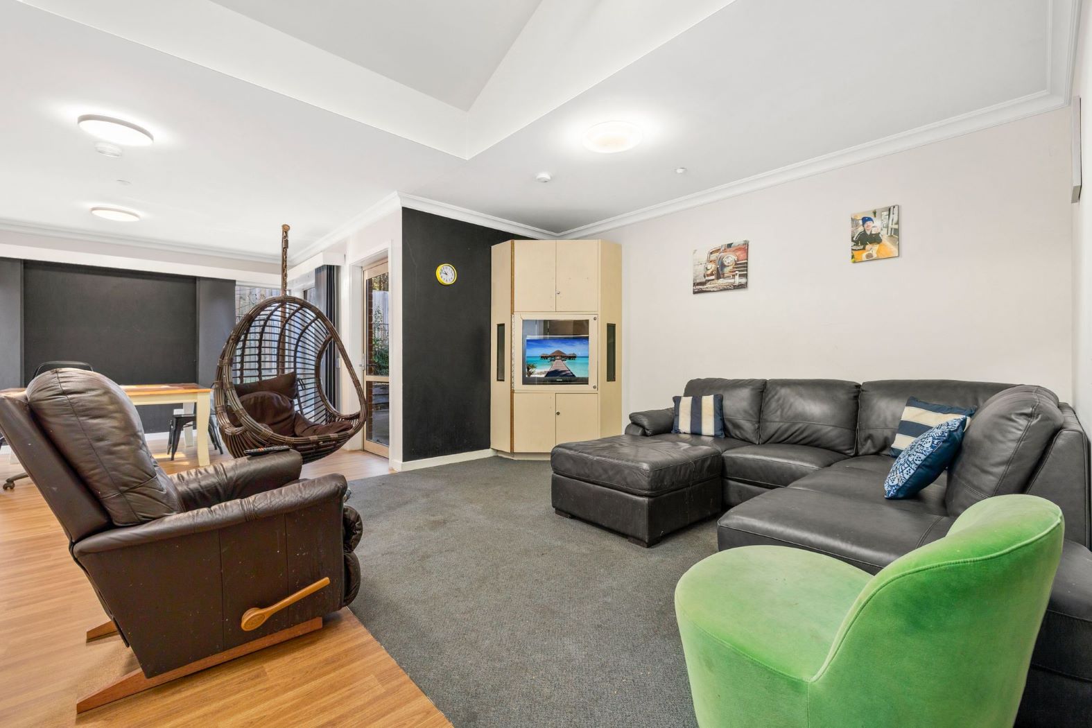 Conveniently located and brimming with robust features located in Croydon — Home image 2