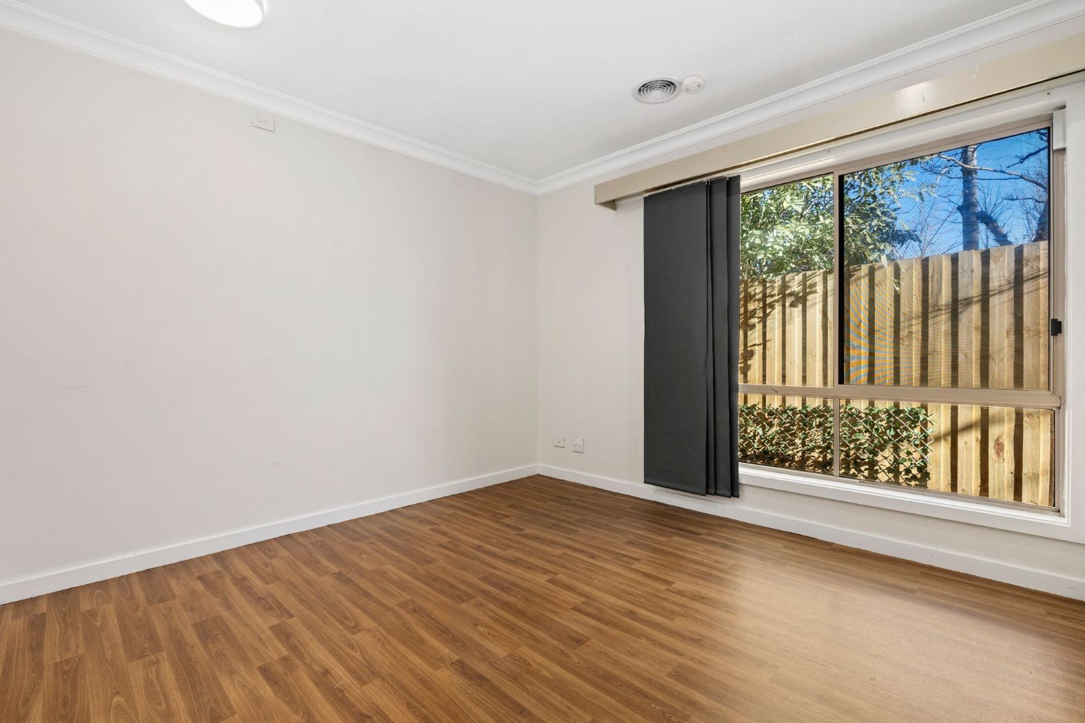 Conveniently located and brimming with robust features located in Croydon — Home image 2