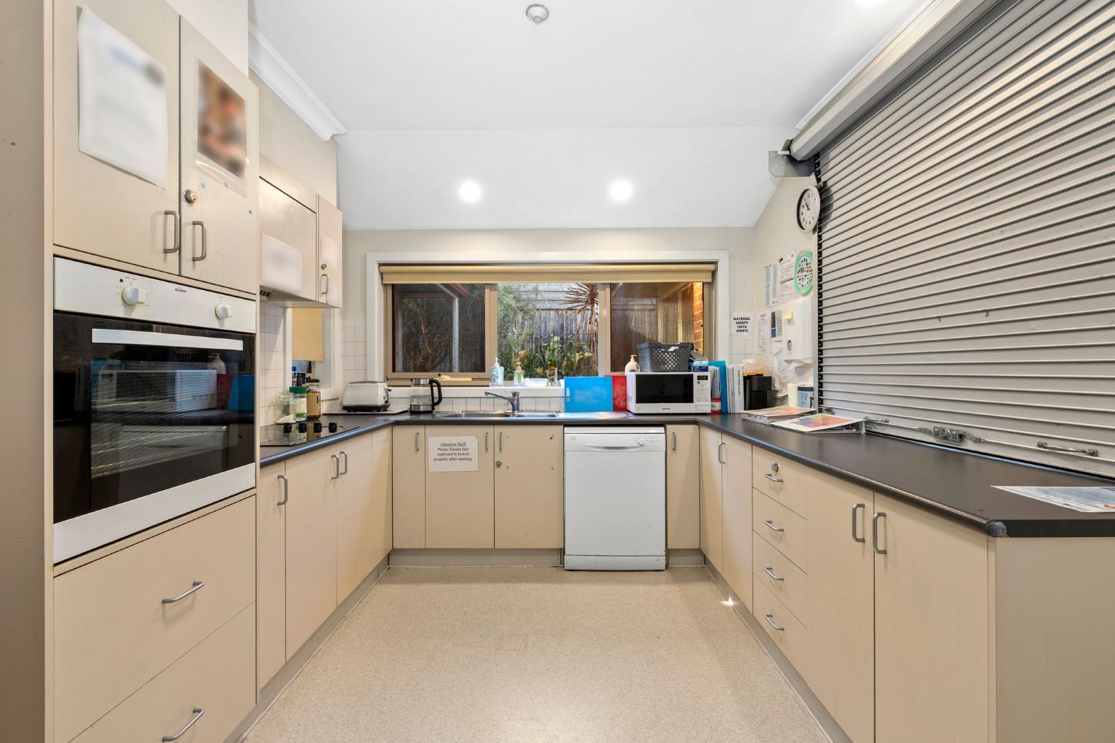 Conveniently located and brimming with robust features located in Croydon — Home image 3
