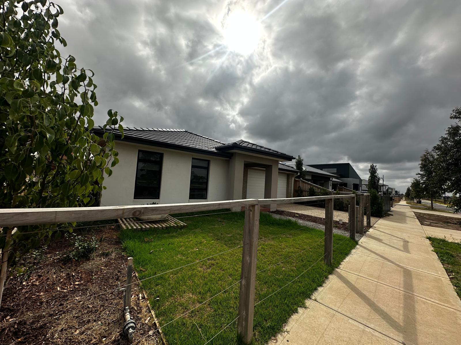 Luxury Living in Rockbank – Ex-Display Home with Premium Finishes! — Home image 2