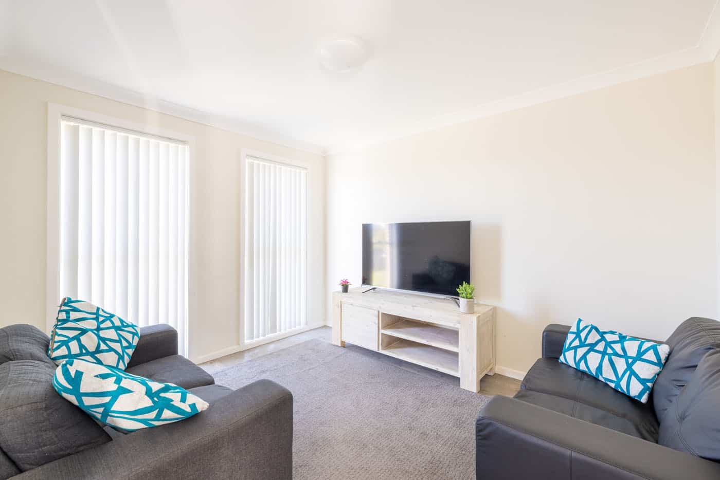 Spacious comfortable shared home for women in Ropes Crossing — Home image 5