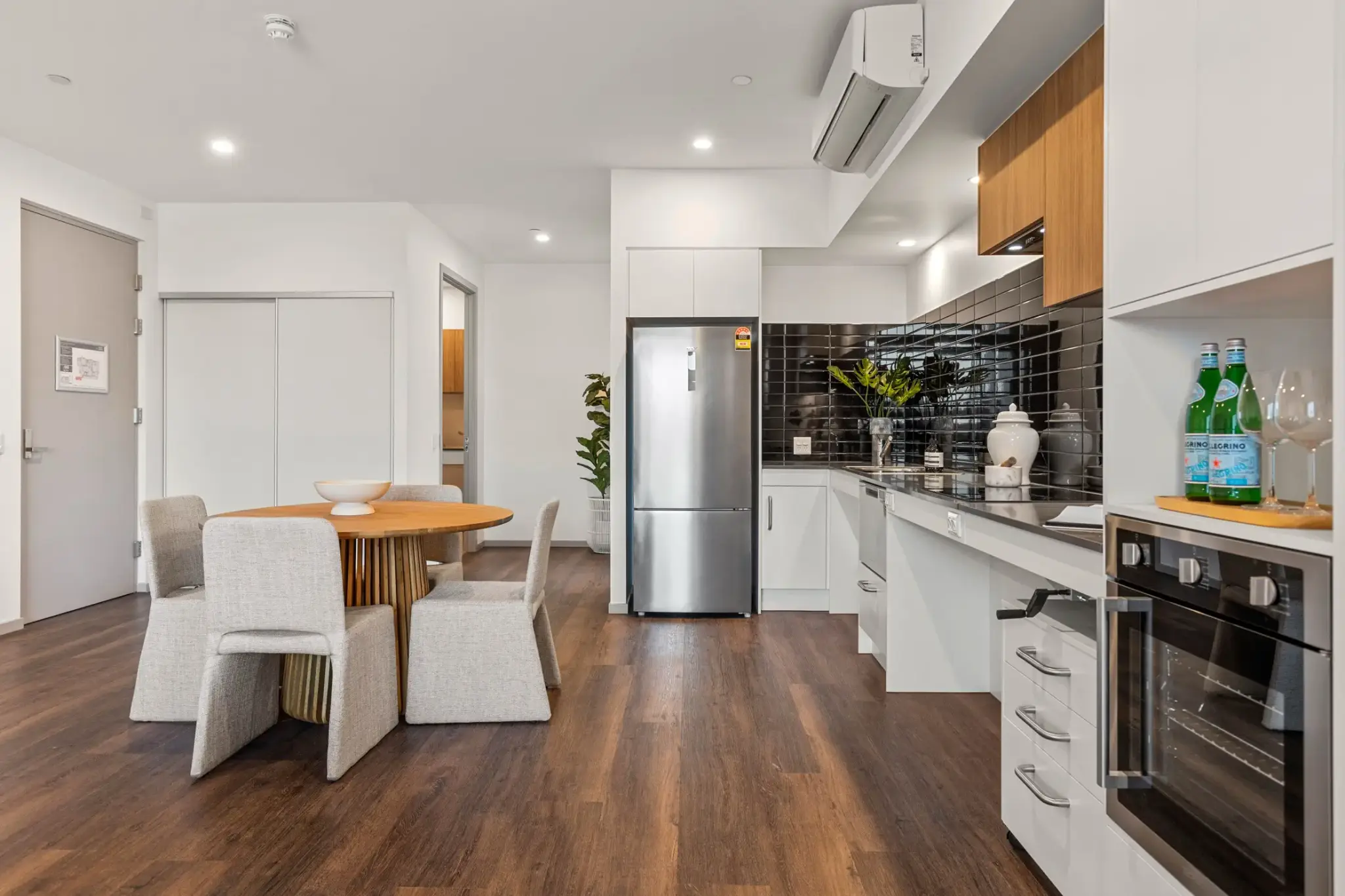 Cream of the Crop: HPS Apartments — Cleveland, QLD! — Home image 2